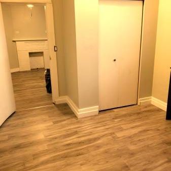 Homey 2-Bedrooms Suite, Furnished! - Photo 4