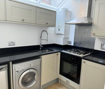 1 bedroom mews to rent - Photo 6