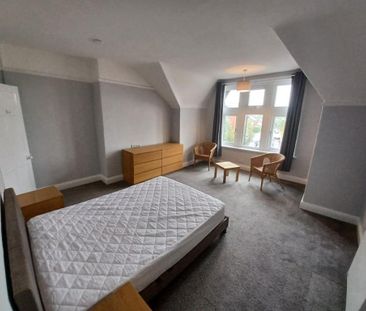 3 bedroom flat to rent - Photo 6