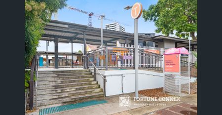 Modern 1-Bed Apartment with 180° Panoramic Views - Photo 5