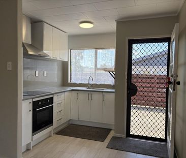 Unit Living - Photo 2