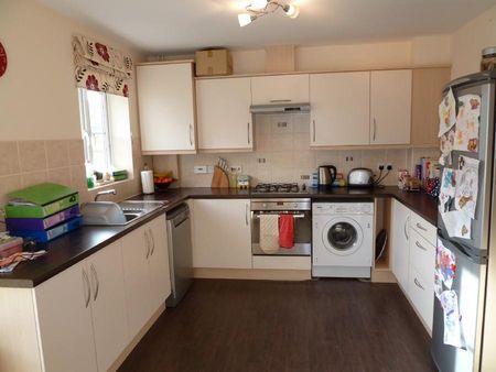 3 bedroom semi-detached house to rent - Photo 2