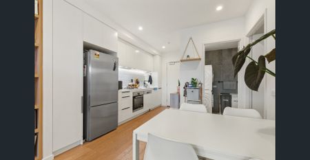 Luxury apartment in great location! (6 months lease only) - Photo 5