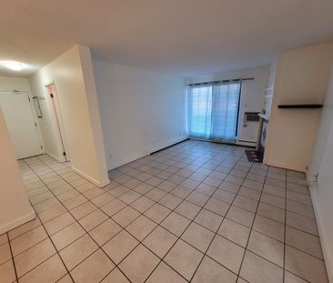 2 Beds & 1.5 Baths Apartment Style Property In Lakeview Area - Photo 2
