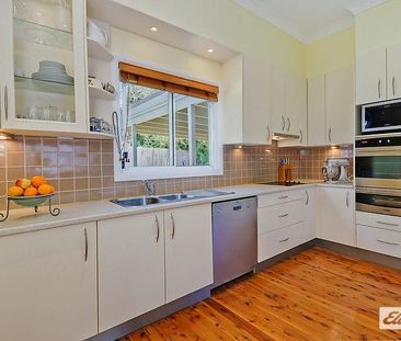 Family Home - Photo 6