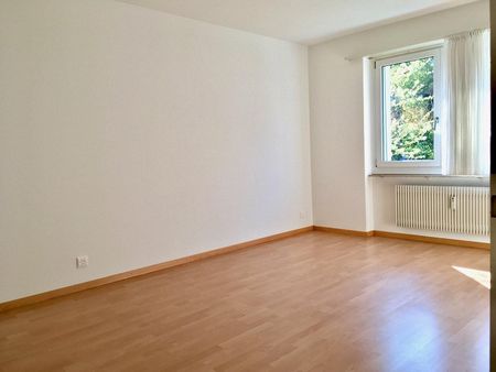 Ruhige 3.5-ZW à 70 m2 im EG mit sonnigem Balkon - Photo 4