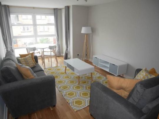 3 bedroom flat to rent - Photo 1