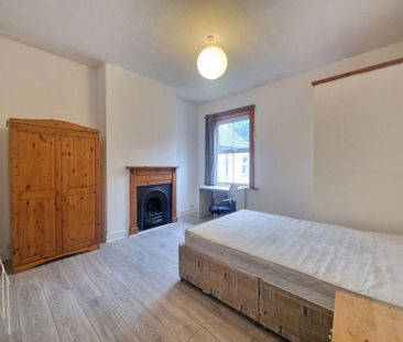 4 bedroom terraced house to rent - Photo 4