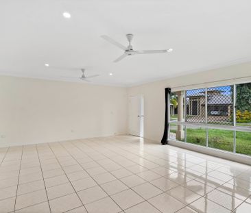 SPACIOUS HOME IN SOUGHT AFTER LOCATION! - Photo 4