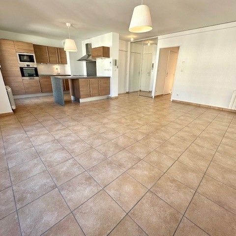 Location Appartement 3 pièces 66m² LYON 3ème - Photo 1
