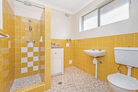 Bright & Convenient One-Bedroom Apartment for Lease in the Heart of Eastwood- Water Included - Photo 3