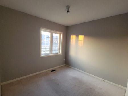 For Lease - 3045 Gladeside Avenue Unit# 2, Oakville, Ontario - Photo 4