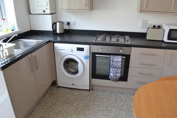 4 bedroom terraced house to rent - Photo 1