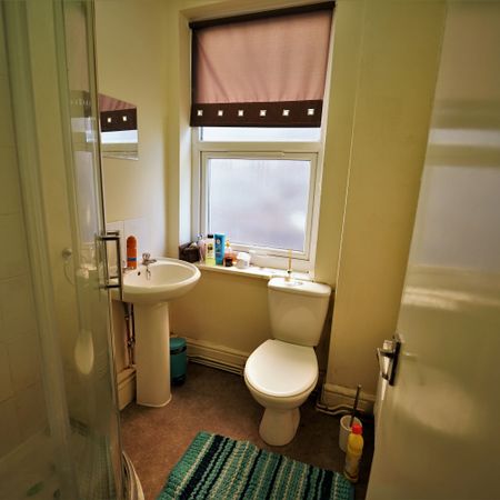 Flat 5, 122 Foxhall Road, NG7 6LH, NOTTINGHAM - Photo 4