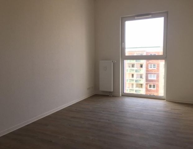 Geräumige 2-Zimmer-Wohnung mit EBK und Balkon in Stadtnähe! - Foto 1