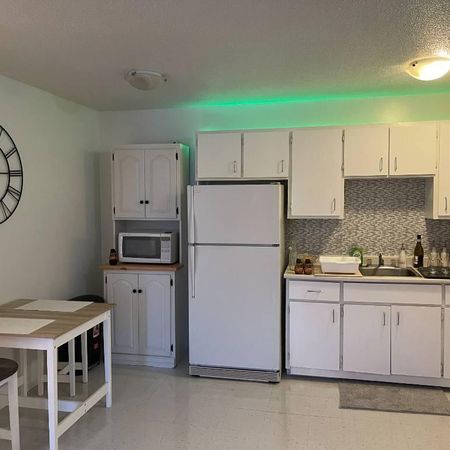 3½ à 950$/mois, eau chaude et chauffage inclus - Photo 4