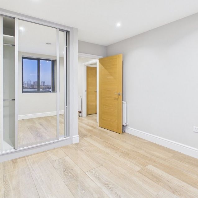 BMW House, Petersfield Avenue, Slough,SL2 - Photo 1