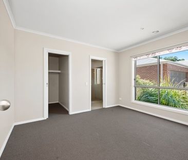 NEAT AND TIDY THREE BEDROOM TOWNHOUSE - Photo 2