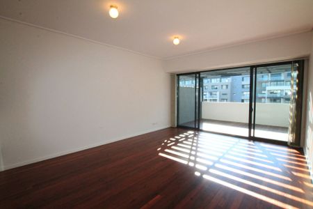 Two storey 2 bed, 2 bath apartment with terrace and Carspace**1st Open Inspection Wednesday from 5.15-5.30pm (No prior access) - Photo 4