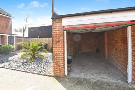 2 bedroom end of terrace house to rent - Photo 4