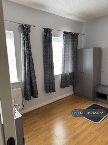 5 bedroom terraced house to rent - Photo 4