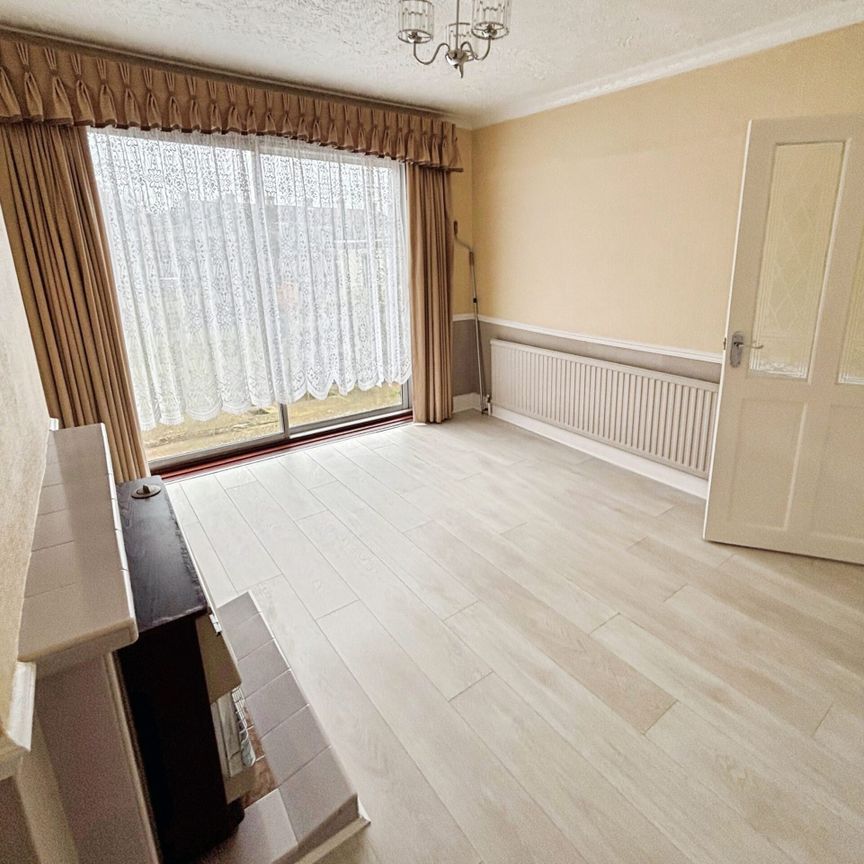 Benhurst Avenue, Hornchurch, RM12 - Photo 1