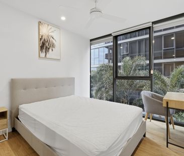 Modern, Light-Filled Studio in Prime Location - Photo 2