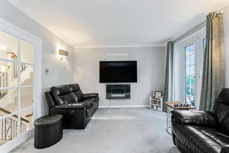 4 bedroom semi-detached house to rent - Photo 3