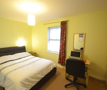 3 bedroom end of terrace house to rent - Photo 3