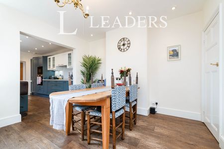 3 bedroom semi-detached to rent Salfords, Redhill - Photo 4