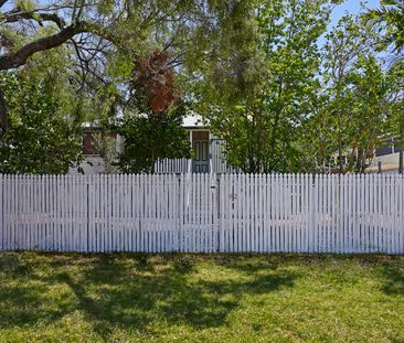 High-set home in convenient Railway Estate setting - Photo 6