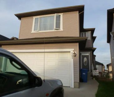 1 bedrooms +1 full bath,Walkout, big windows ,totally fenced with a... - Photo 1