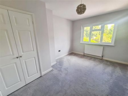 4 bedroom semi-detached house to rent - Photo 5