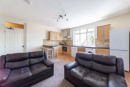 4 bed apartment to rent in Heaton Place, Heaton, NE6 - Photo 2