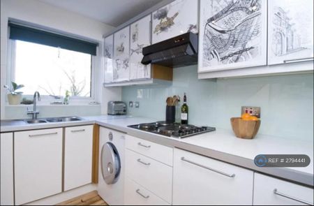 1 bedroom in a house share to rent - Photo 5