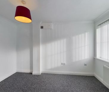 4 bedroom detached house to rent - Photo 3