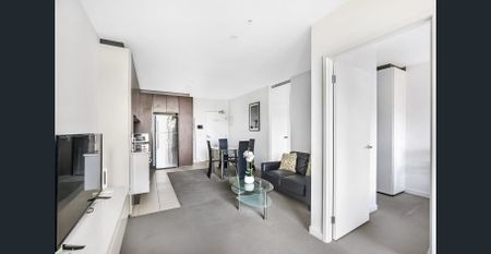 Furnished 1 Bedroom Apartment With Stunning City Views - Photo 2