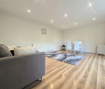 Halifax, Hipperholme - Photo 2