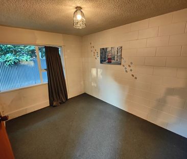 One bedroom unit in a handy location - Photo 5