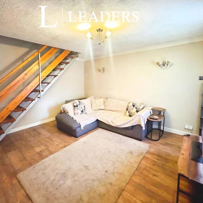 3 bedroom semi-detached house to rent - Photo 1