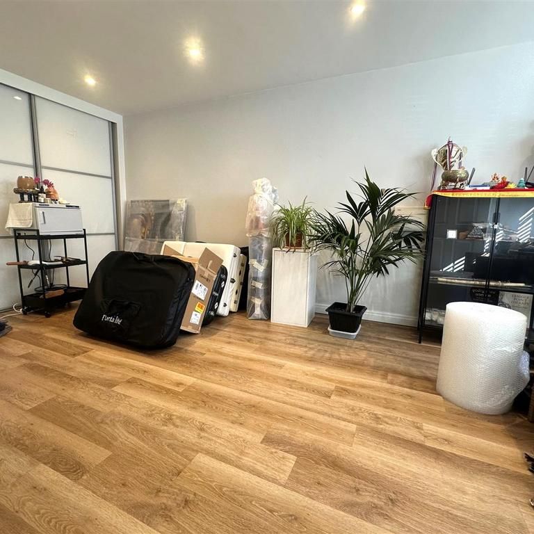 4 bedroom detached house to rent - Photo 1