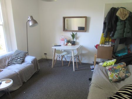 2 Bed Flat, Basement, BS6 - Photo 2