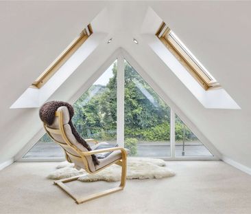 A modern and deceptively spacious detached home near the river and ... - Photo 2