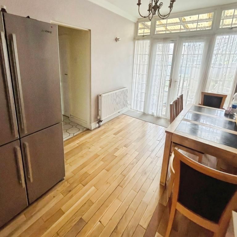 4 bedroom semi-detached house to rent - Photo 1