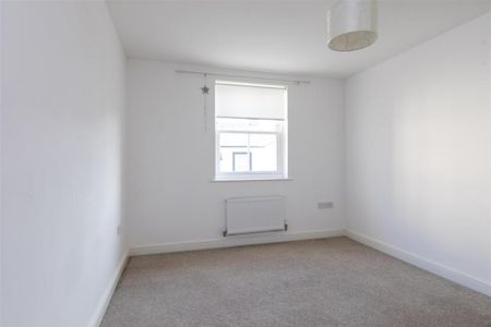 4 bedroom semi-detached house to rent - Photo 4