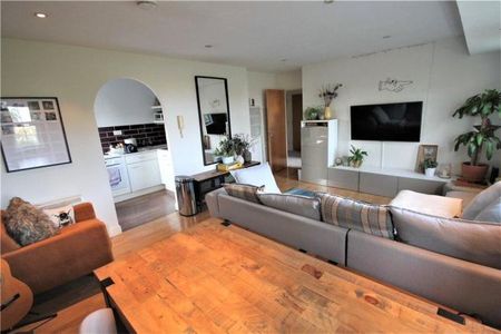 Wingate Court, Aldershot, Hampshire, GU11 - Photo 4