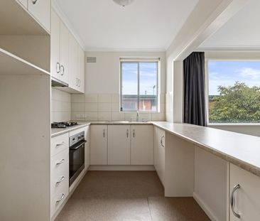 Modern Updated Apartment in a Prime Essendon Location - Photo 5