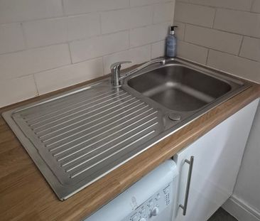 Studio Flat, Norbury Crescent, SW16 - Photo 6