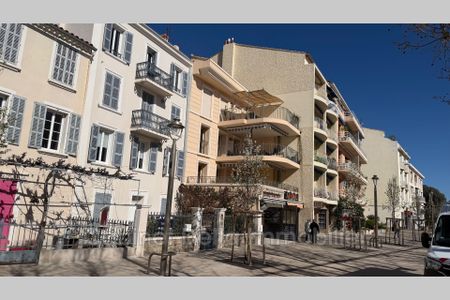 Location Appartement 1 pièce 26m² SANARY SUR MER 83110 - Photo 5