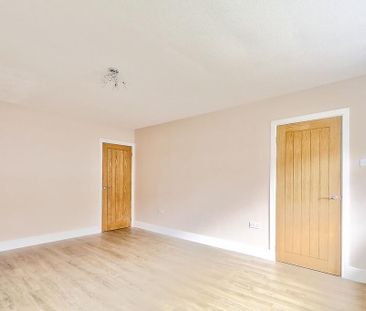 2 bedroom semi-detached bungalow to rent - Photo 2